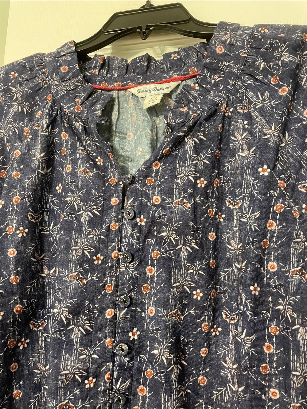 Tommy Bahama super cute Navy Blue w/delicate Floral print top with ruffle collar